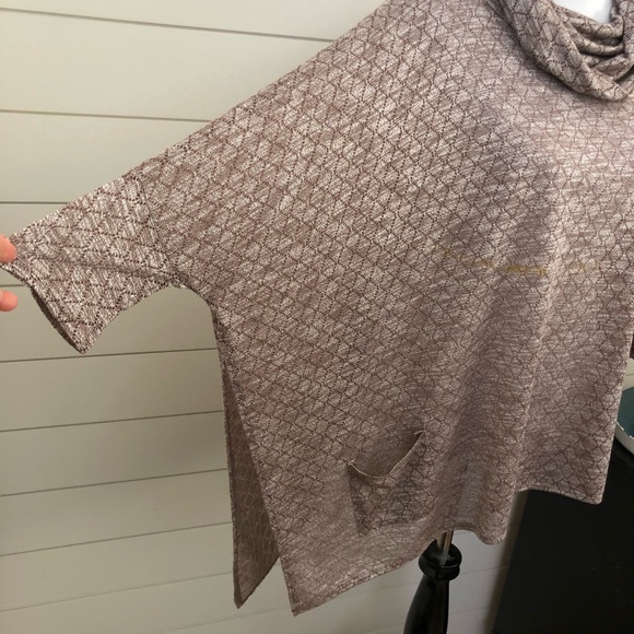 Umgee cowl neck poncho sweater L - Picture 3 of 10